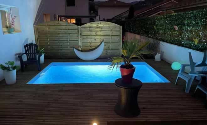 Aménagement de petite piscine privée avec éclairage extérieur, Scionzier, Garden Art