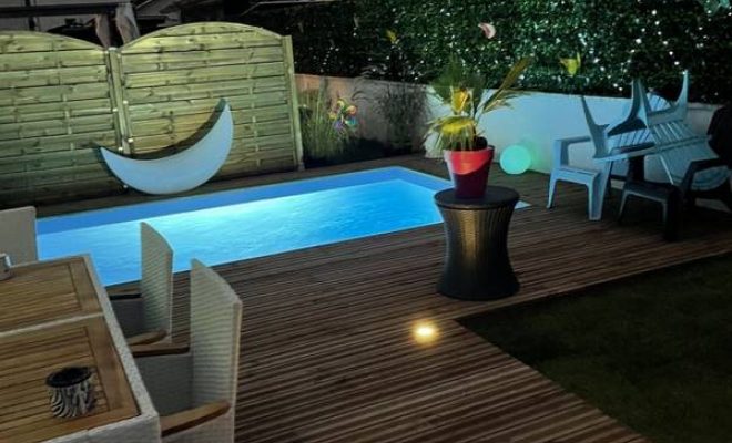 Aménagement de petite piscine privée avec éclairage extérieur, Scionzier, Garden Art