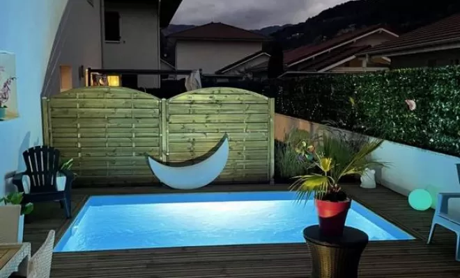 Aménagement de petite piscine privée avec éclairage extérieur, Scionzier, Garden Art